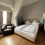 Nikolai Otel 4*