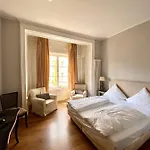 Nikolai Otel 4*